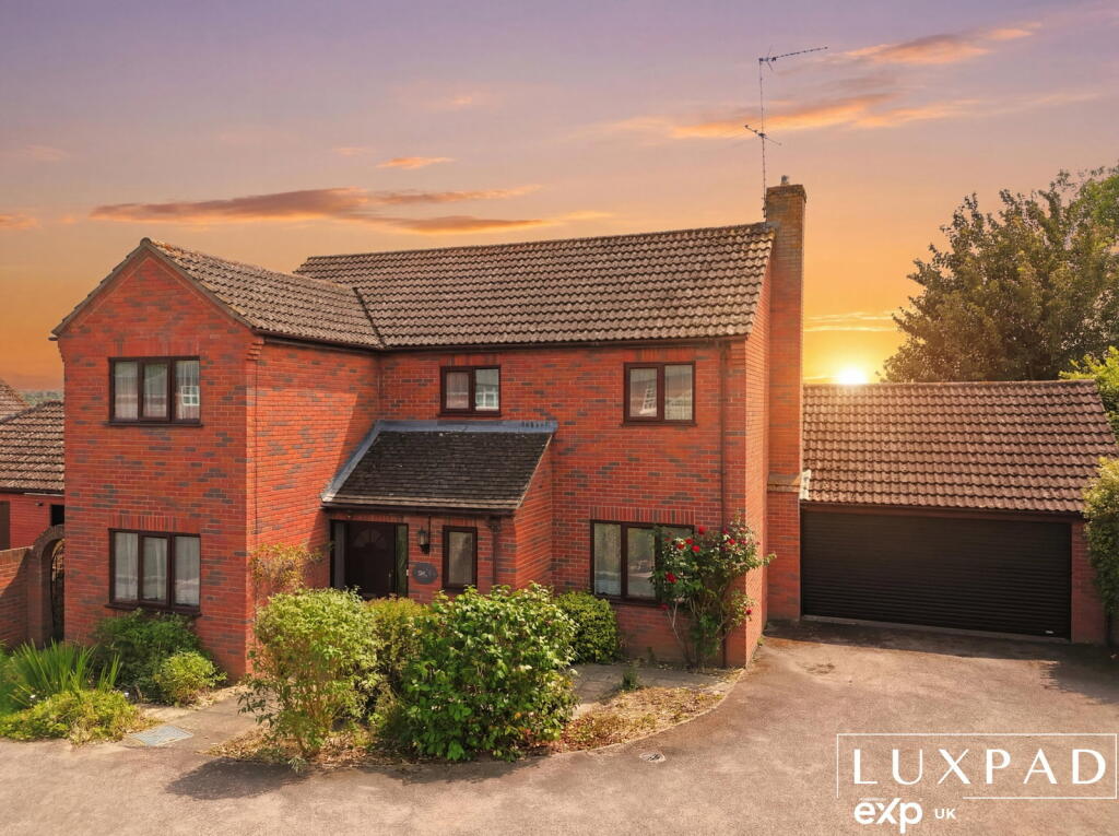 Main image of property: 8 Castle Lane, Hadleigh, IP7 6DE