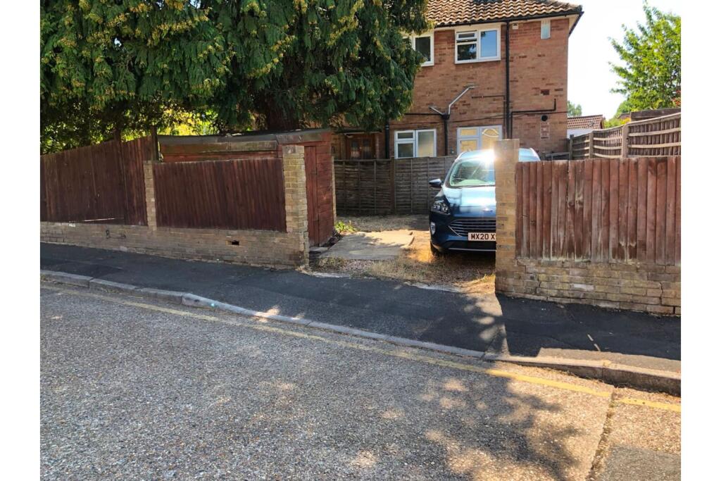 Apartment in Sutton - View 5