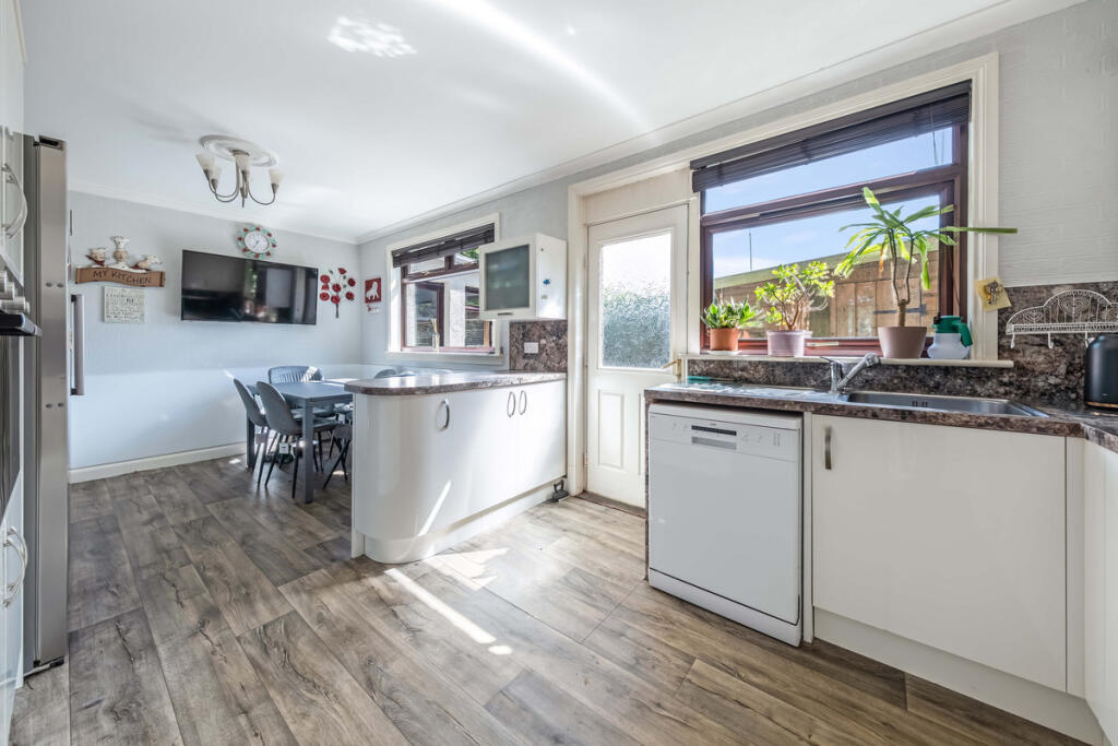 Falkland Place, Dundee, DD2 5 - More
