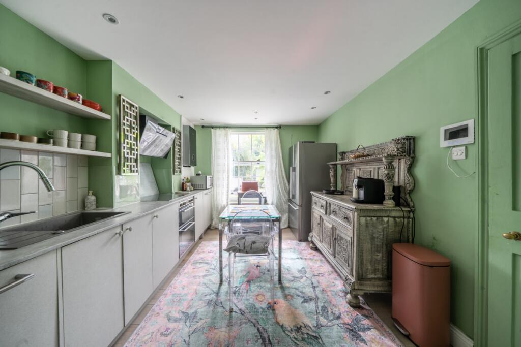 House in London - View 2