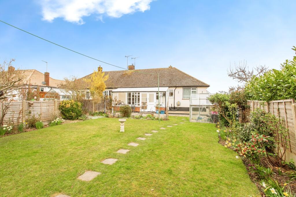 Roedean Gardens, Wick Estate, Southend-On-Sea, Essex, SS2 photo 3