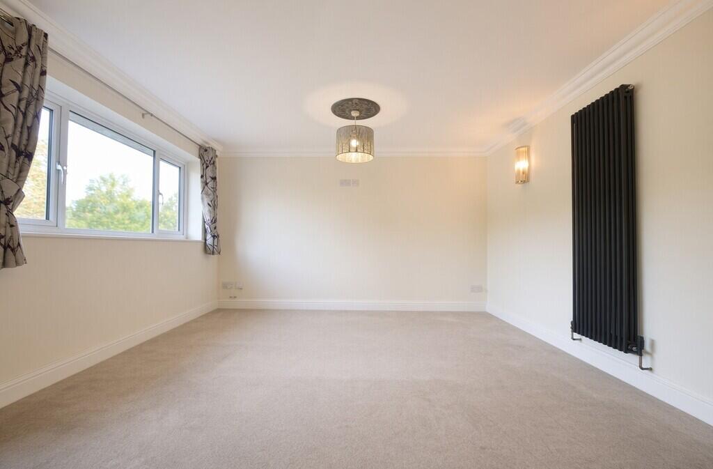 Apartment in Spelthorne, Surrey - View 4