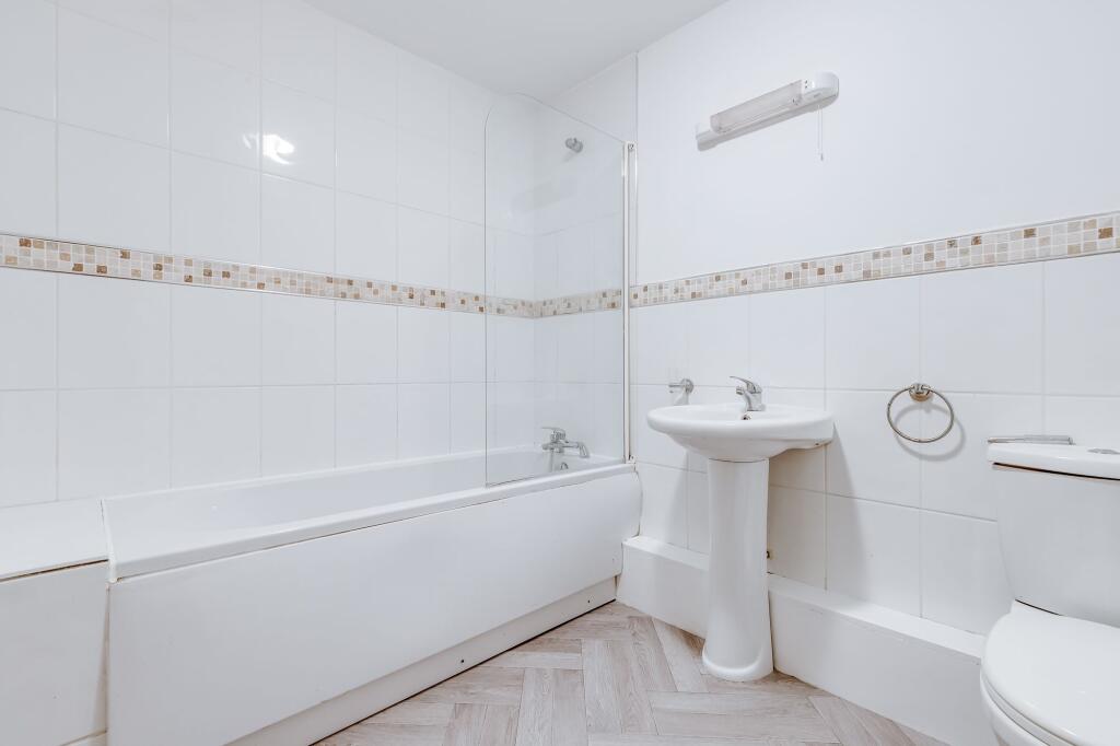 Apartment in Wigan, Greater Manchester - View 4