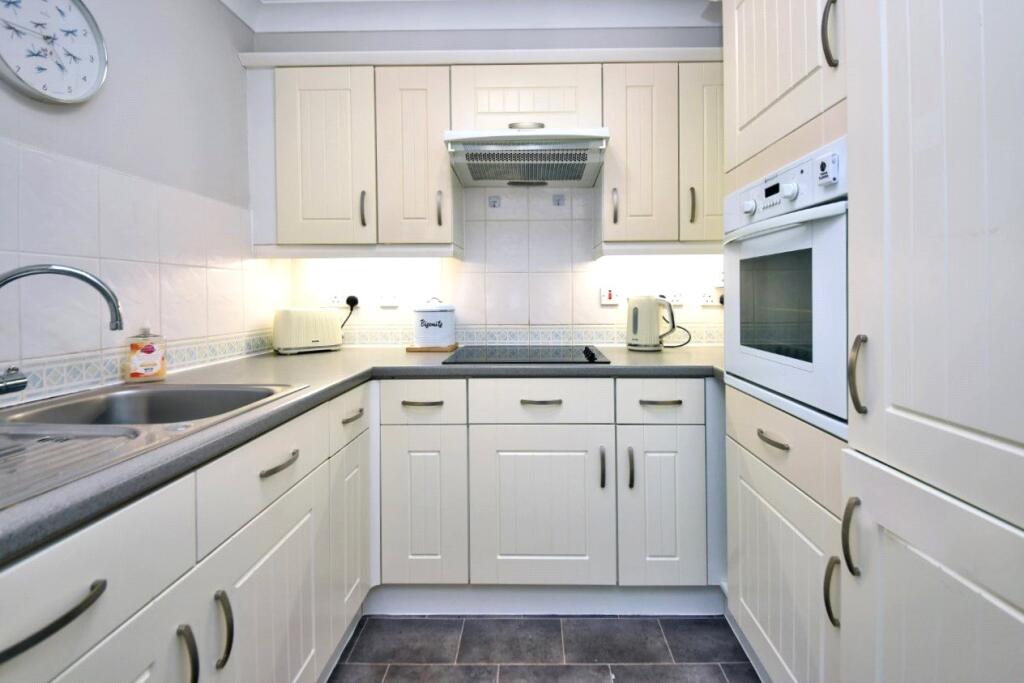 Apartment in Sutton - View 3