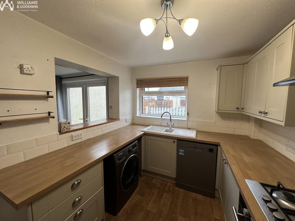 3-bed terraced on Ffordd Caergybi, Llanfairpwll, Anglesey, LL61, £275,000