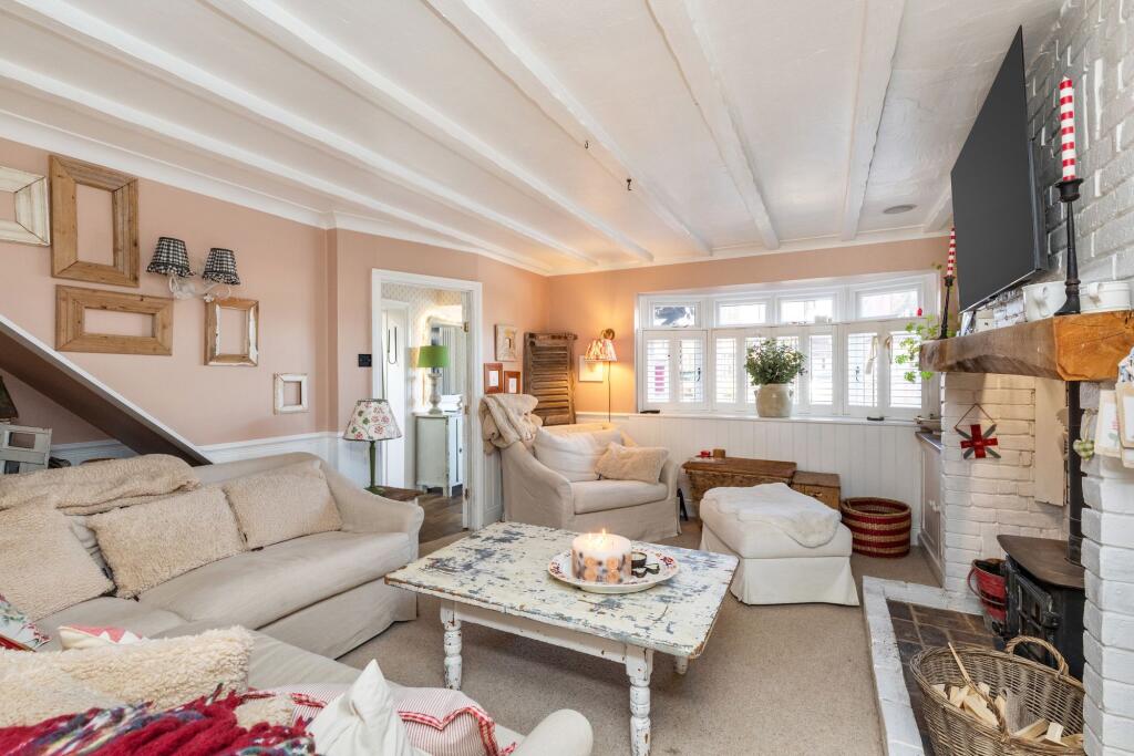 Red Deer Close, Horsham, RH13 image 2