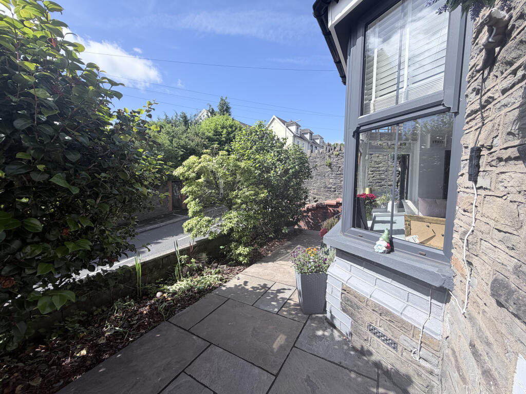 House in Rhondda Cynon Taf, Cymmer - View 2