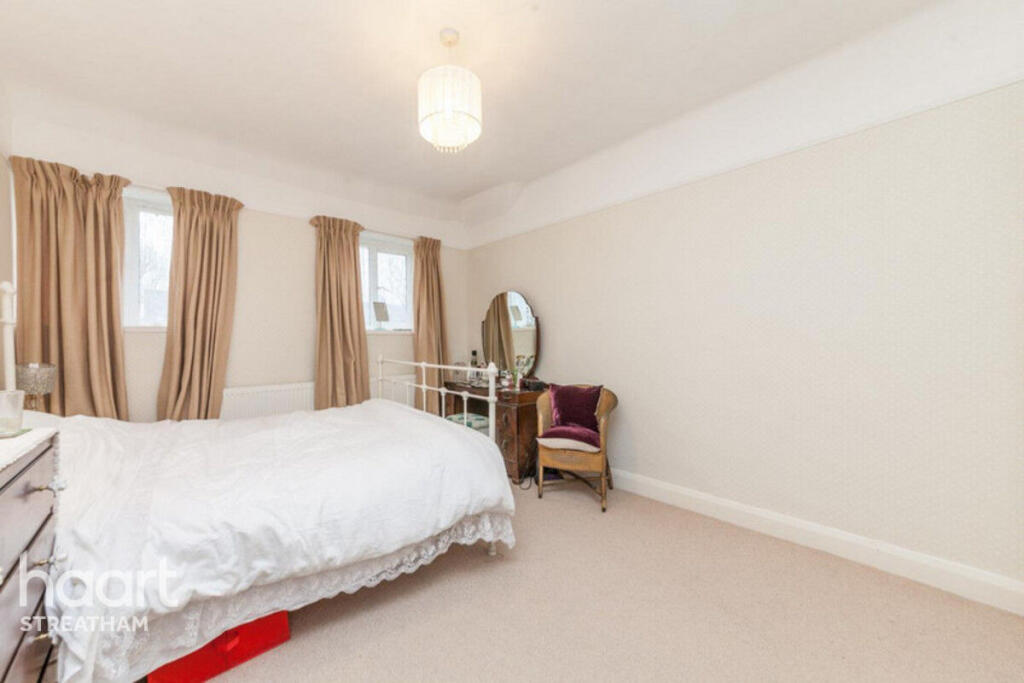 House in London, Summerstown - View 5