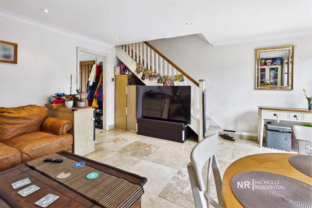 House in London, Chessington - View 3
