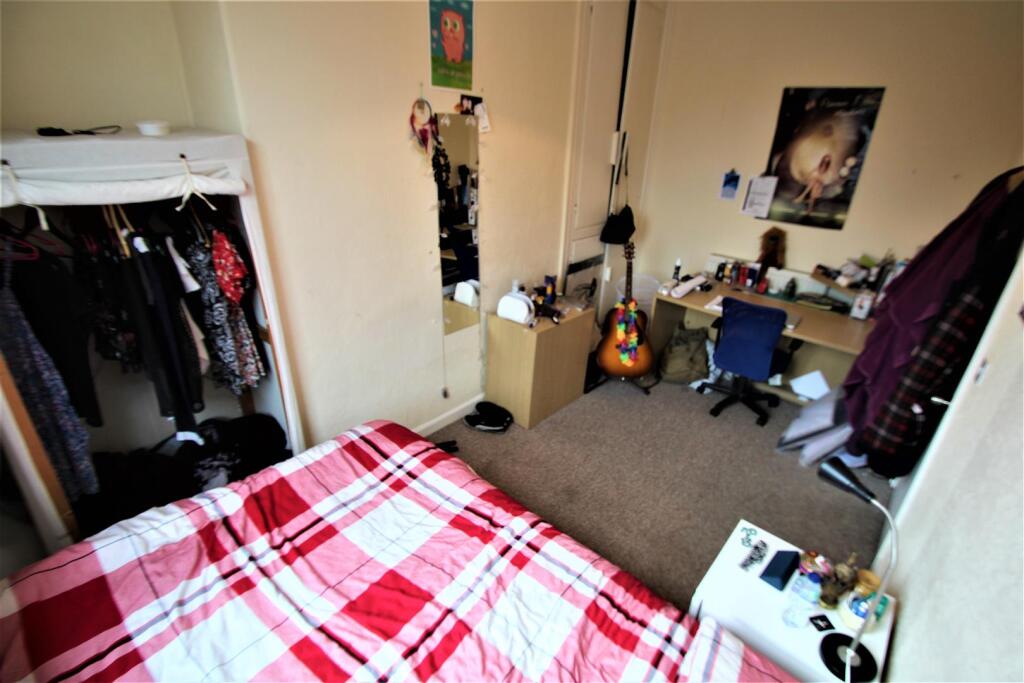 6 bedroom terraced house for rent