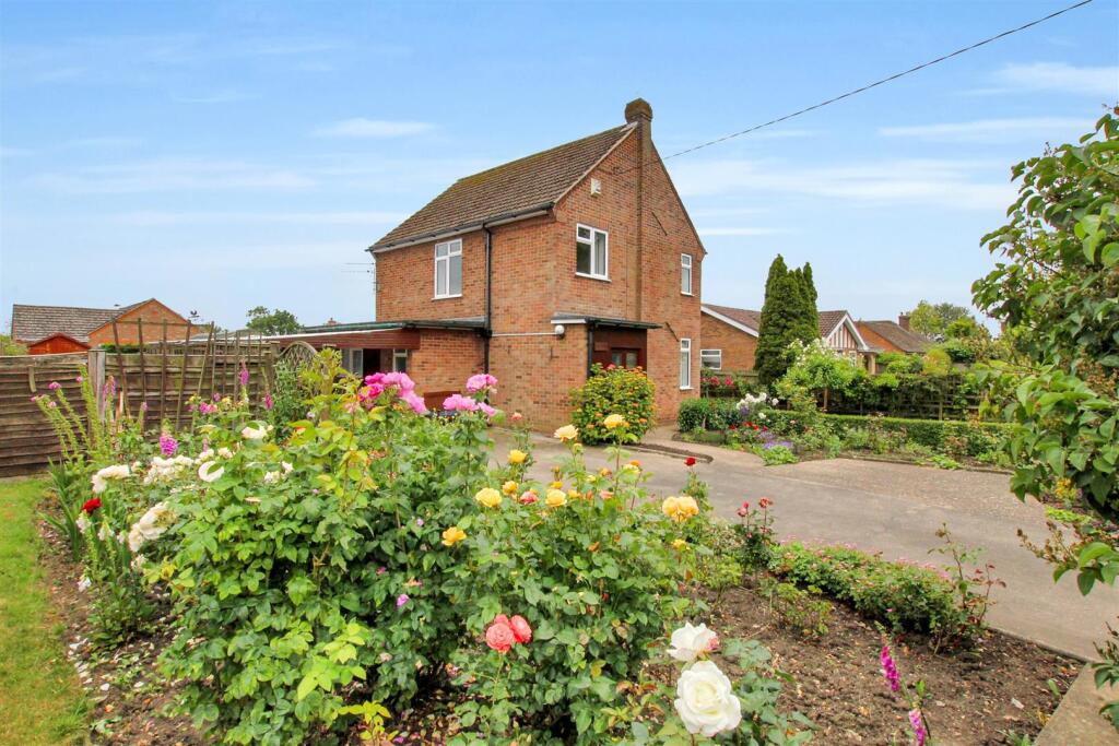 3-bed detached on Bardney Road, Wragby, Market Rasen, £275,000