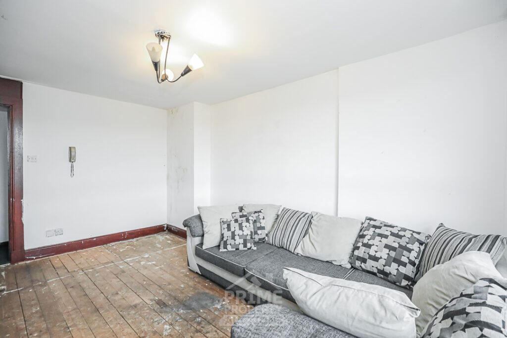 Apartment in Cumbernauld, Kildrum - View 5