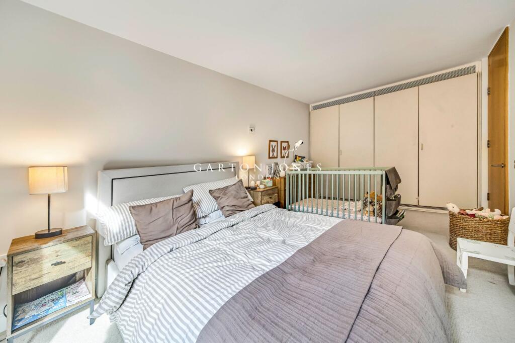 Apartment in London - More