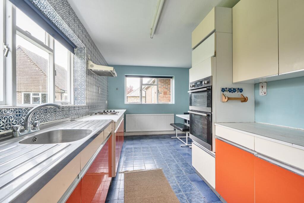 House in Chichester, Southbourne - More