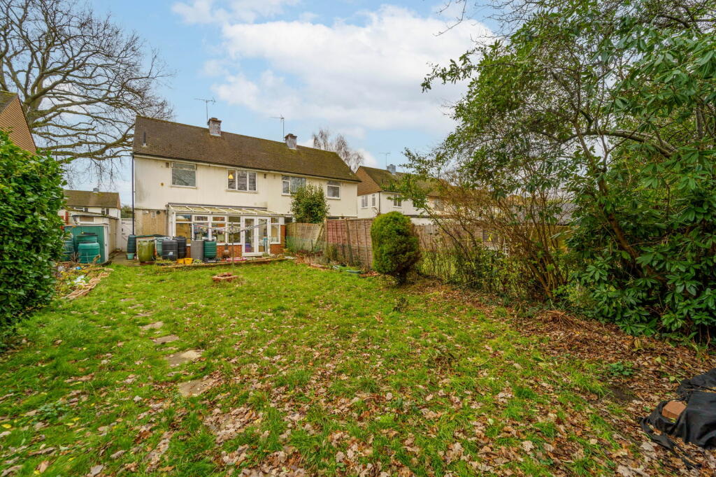 Parkside, New Haw, KT15 photo 4
