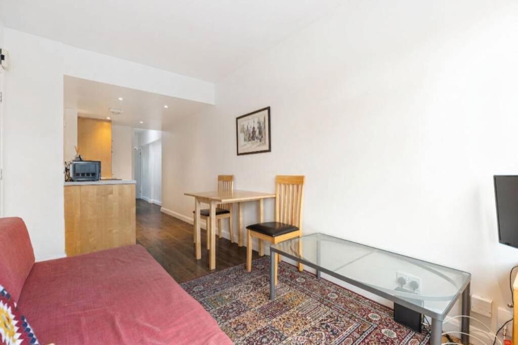 Apartment in Twickenham - View 2