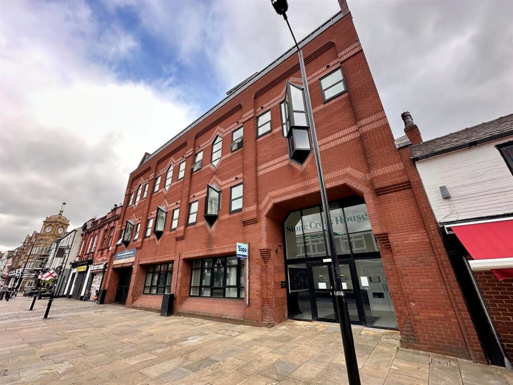 Apartment in Bolton, Greater Manchester - View 3