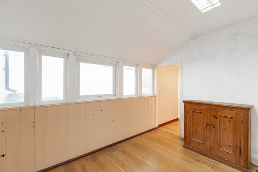 House in Dover, Tower Hamlets - View 4