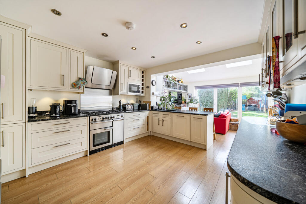 Copthall Road East, Ickenham, Uxbridge photo 2