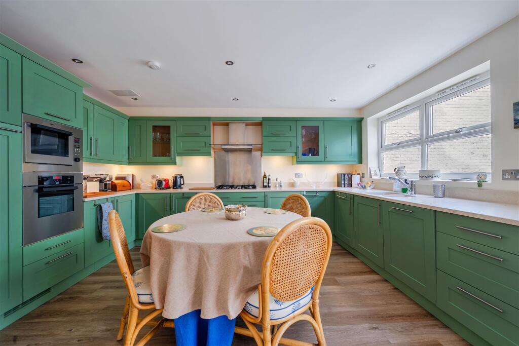 House in Devizes, Wiltshire - View 2