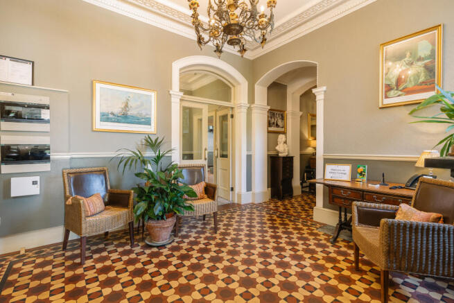 Albert Cottage Hotel, York Avenue, East Cowes, Isle of Wight PO32 6BD
