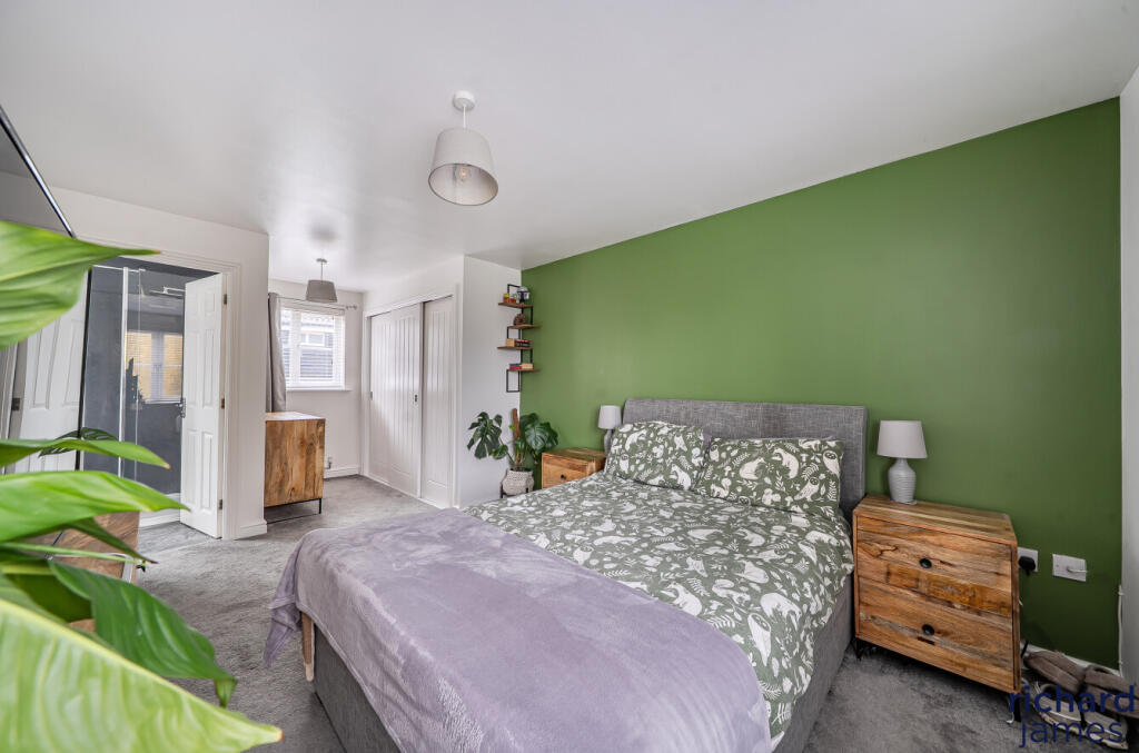 Rysy Court, Haydon End, Swindon, SN25 photo 4
