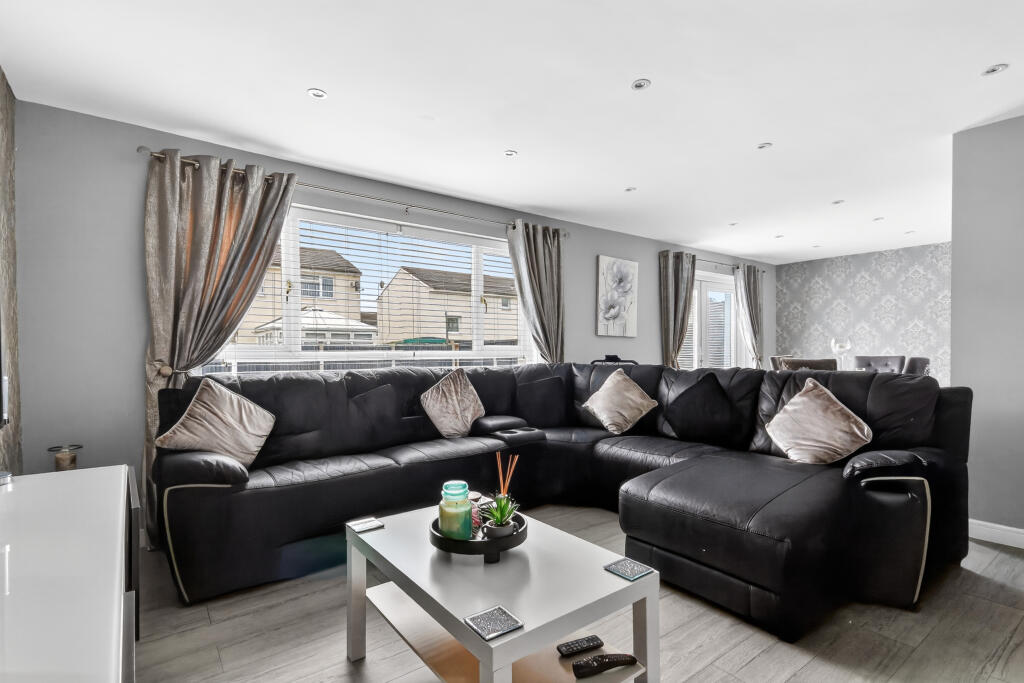 House in Bracknell, Great Hollands, Hanworth - View 5