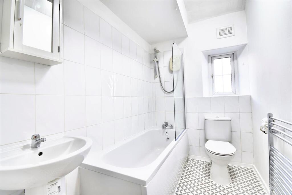 Main image of property: 77 Commonside, Sheffield