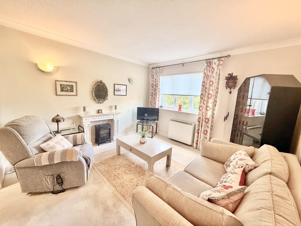 Apartment in Knutsford, Cheshire East - View 4