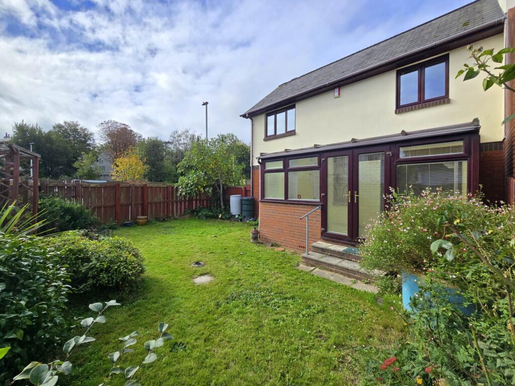 8, Riverside Close photo 2