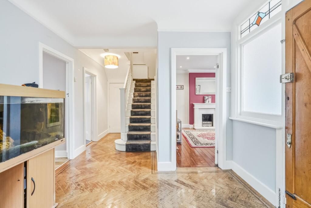 House in Epsom and Ewell, Stoneleigh - More