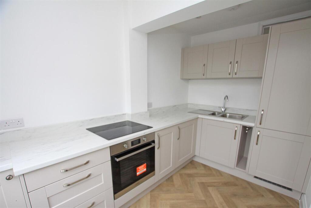 Castle Lane West, Bournemouth photo 4