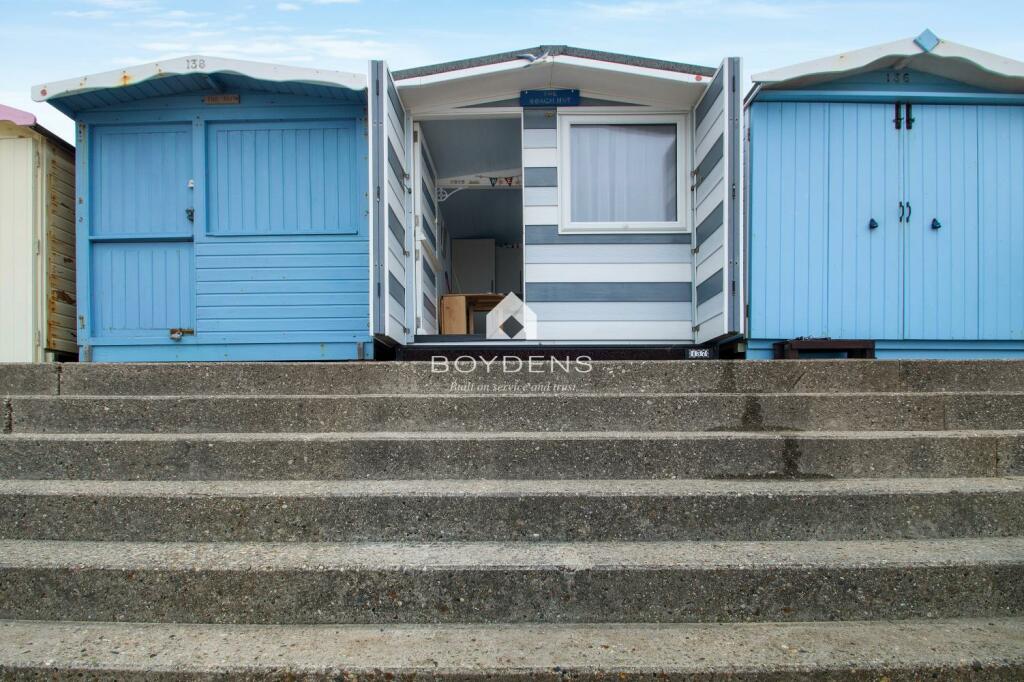Studio other on Front Row, Southcliff, Walton, £29,000