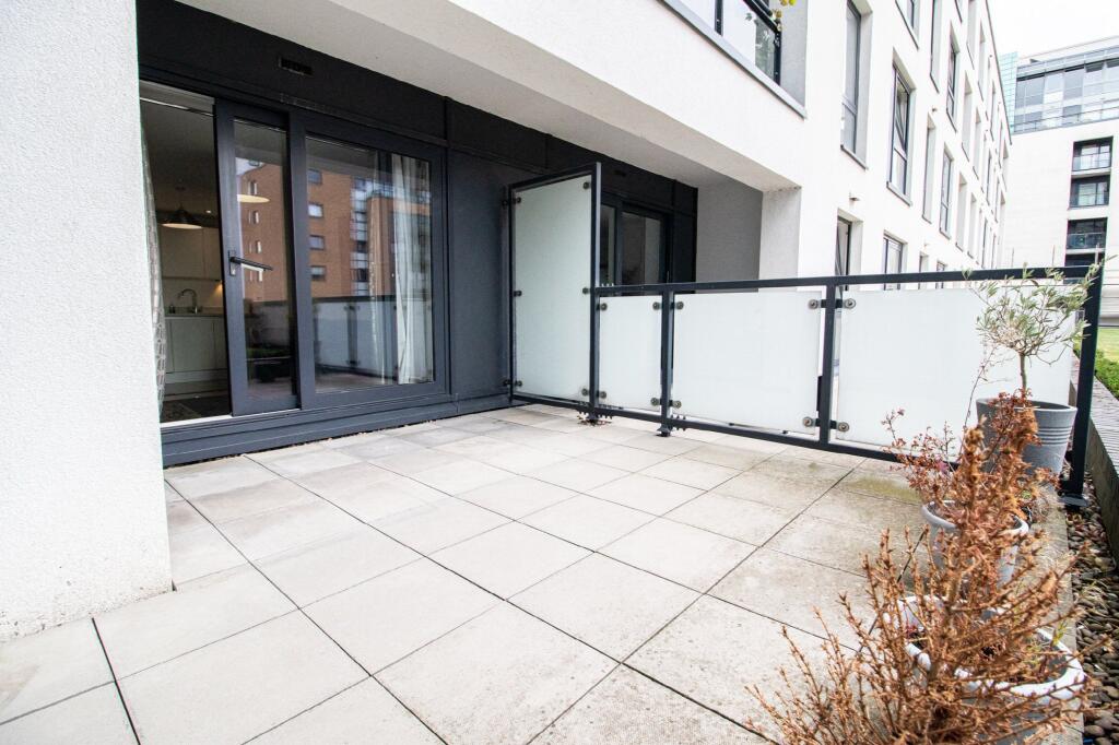 Apartment in Cardiff, Grangetown - View 4