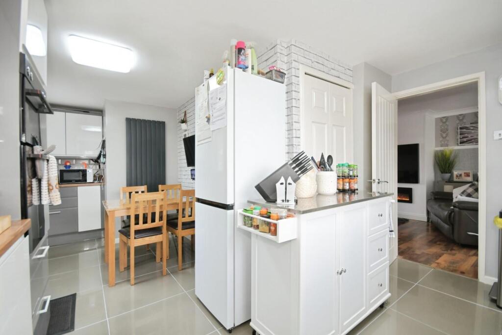 Yew Tree Drive, Shirebrook, Mansfield, NG20 8QH photo 4