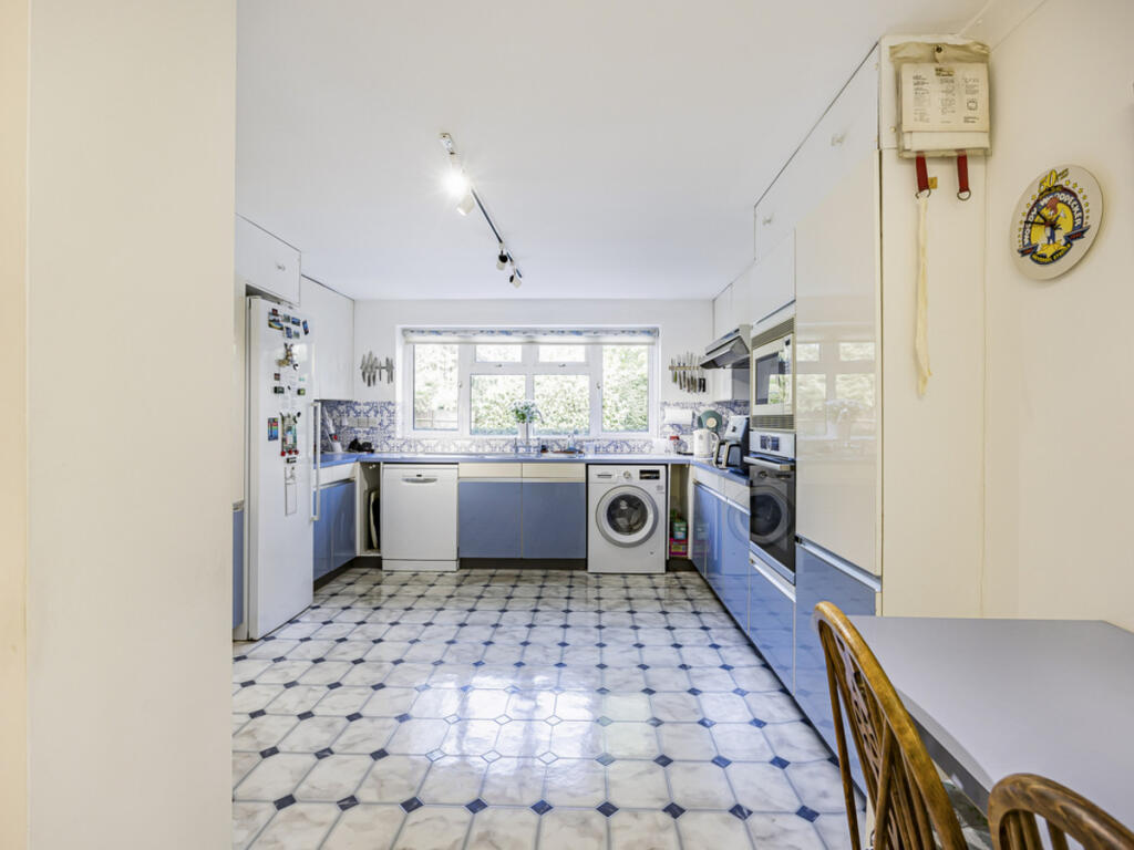 Church Hill, Hurst, RG10 - View 6