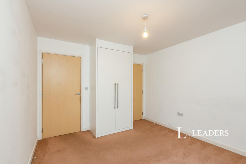 Apartment in Woking, Surrey - More