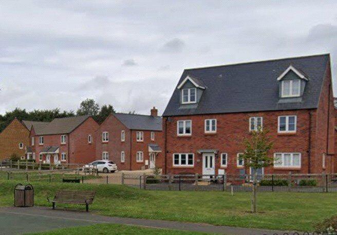 4-bed semi-detached on De La Warr Drive, Banbury, Oxfordshire, £350,000