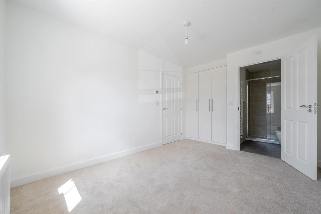 House in Arborfield Green, Finchampstead - View 4
