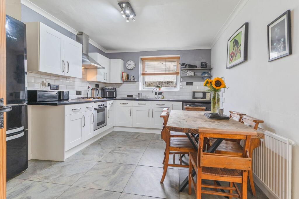 House in Newport - View 5