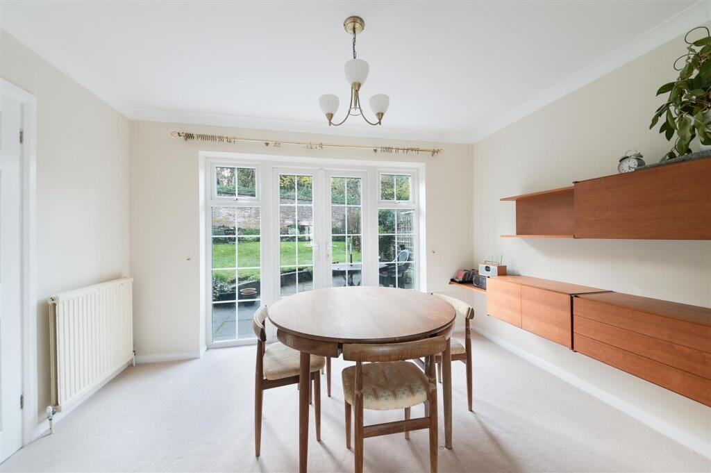House in Kingston upon Thames - More