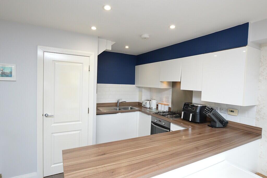 Limes Close, Redhill photo 4