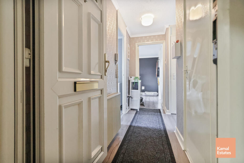 Apartment in Glasgow, Hillend, Lambhill - View 2
