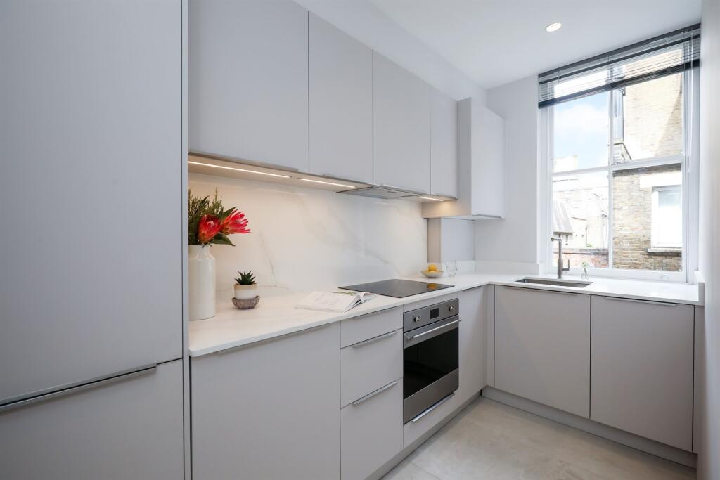 Apartment in London, City of Westminster - View 4