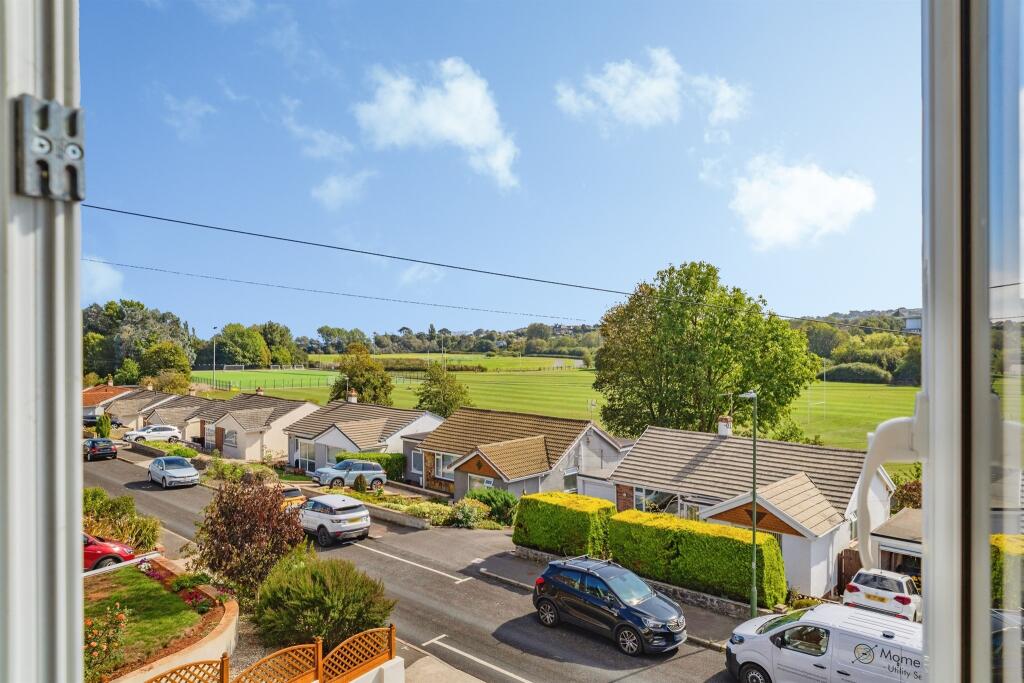 House in Torquay, Torbay - More