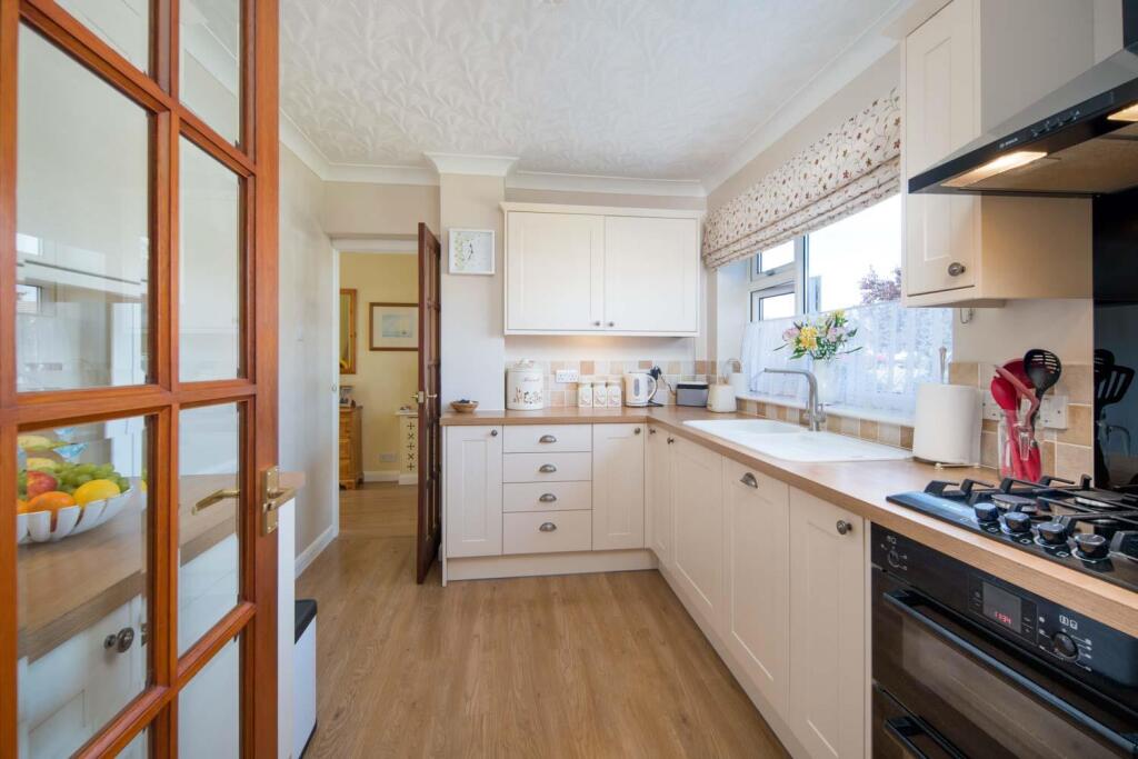 IMMACULATE DETACHED HOME - Charles Road, Cowes photo 4