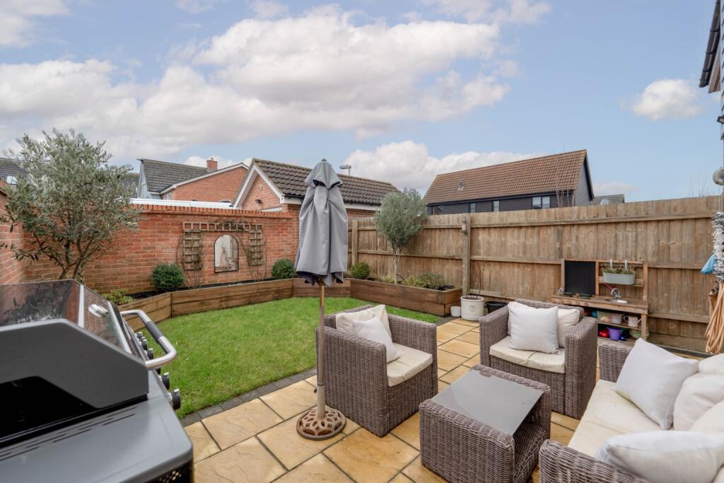 Port Holme Close, Godmanchester, Huntingdon, Cambridgeshire, PE29 2UY photo 4