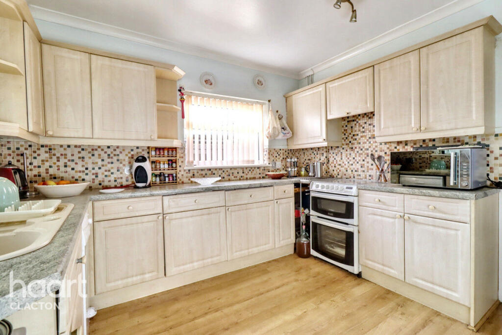 Tudor Green, Clacton-On-Sea photo 4