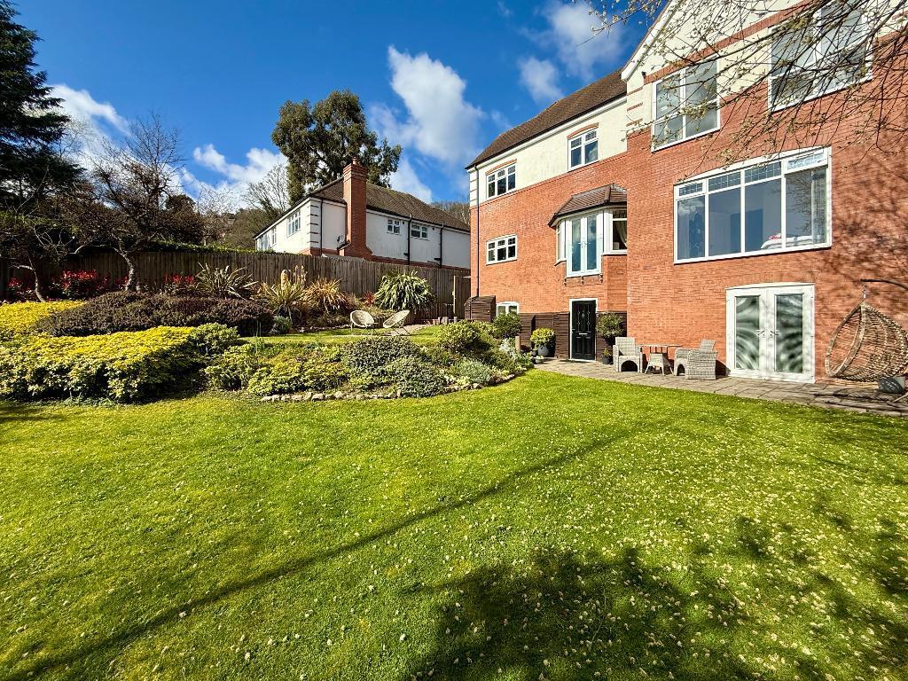 2-bed flat on 11 Holly View Drive, Malvern, Worcestershire, WR14 4BF, £425,000