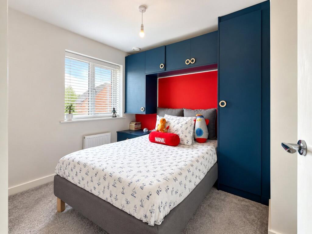 House in Basingstoke, The Fairways, Kempshott Park - View 5